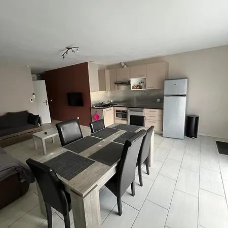 T4 En Residence, 5 Min Du Centre De Troyes -6 Pers- *